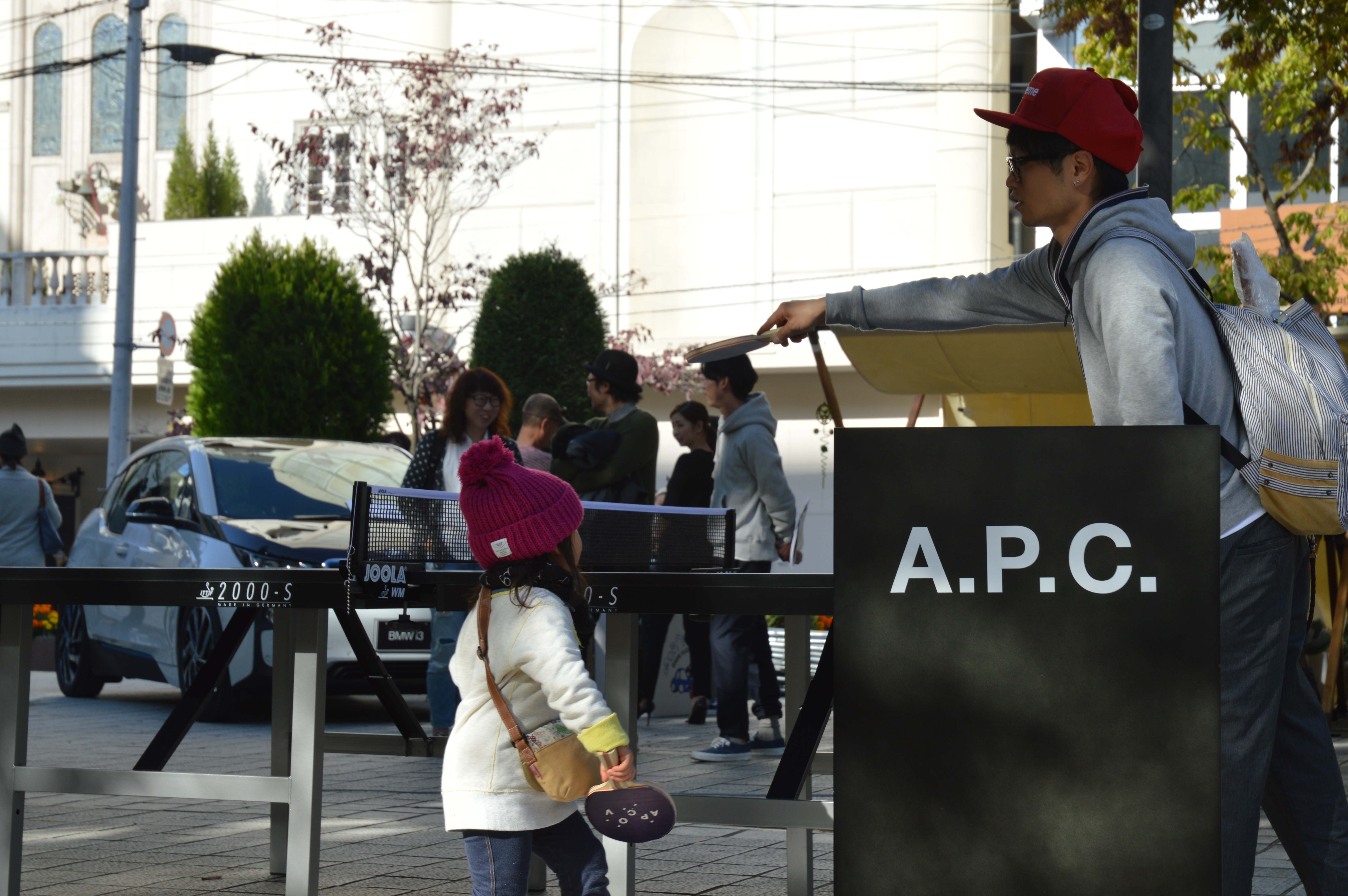 A.P.C.のブースに登場したマーケット限定の卓球台は子どもたちに大好評。